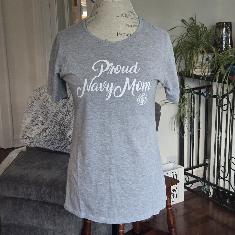 Navy Mom Gray T-Shirt